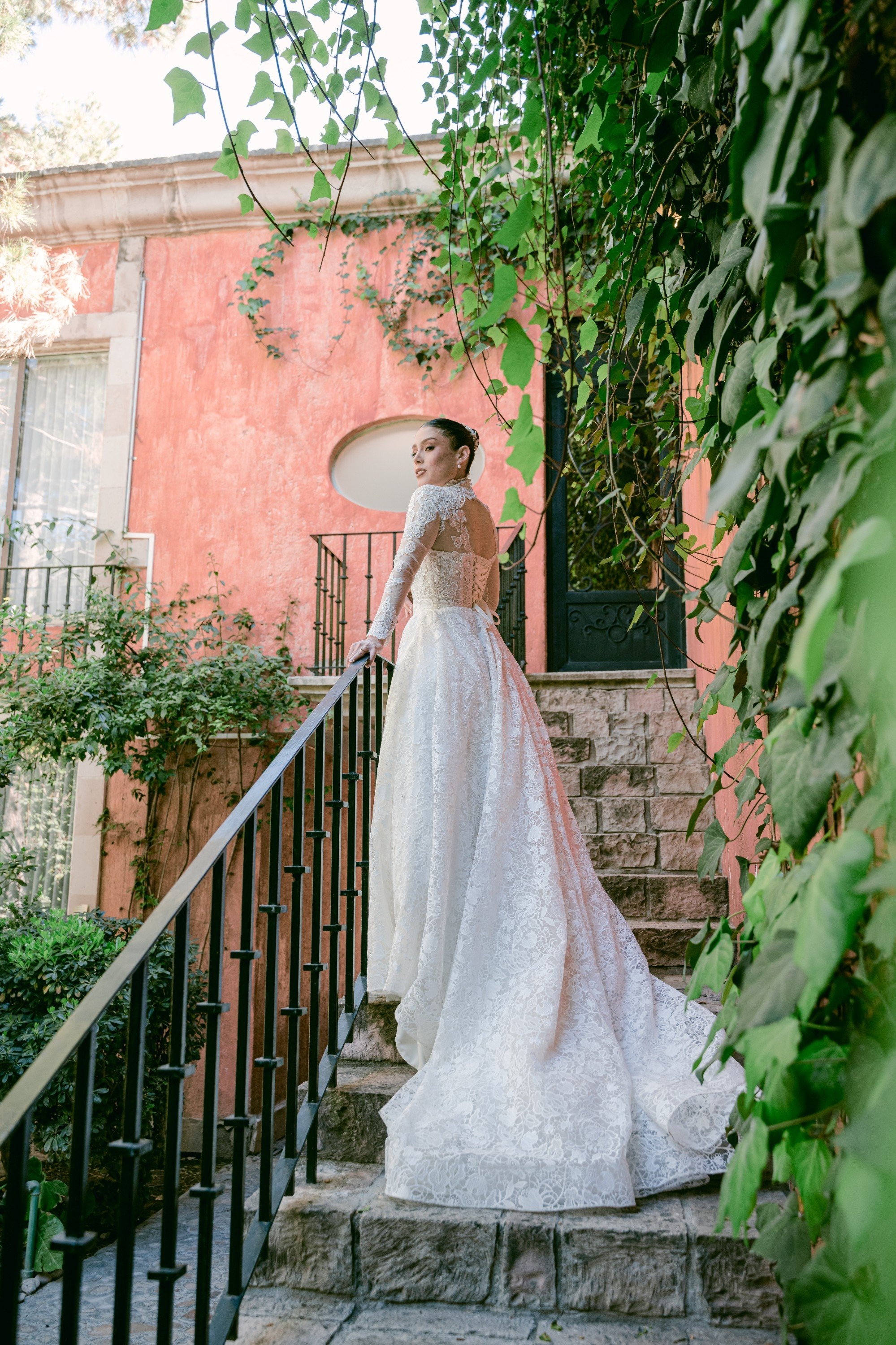 carousel-hero-element image-0