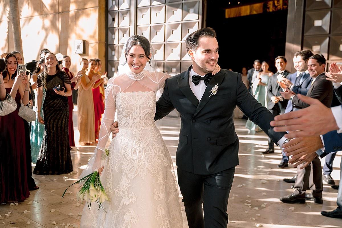 carousel-hero-element image-1