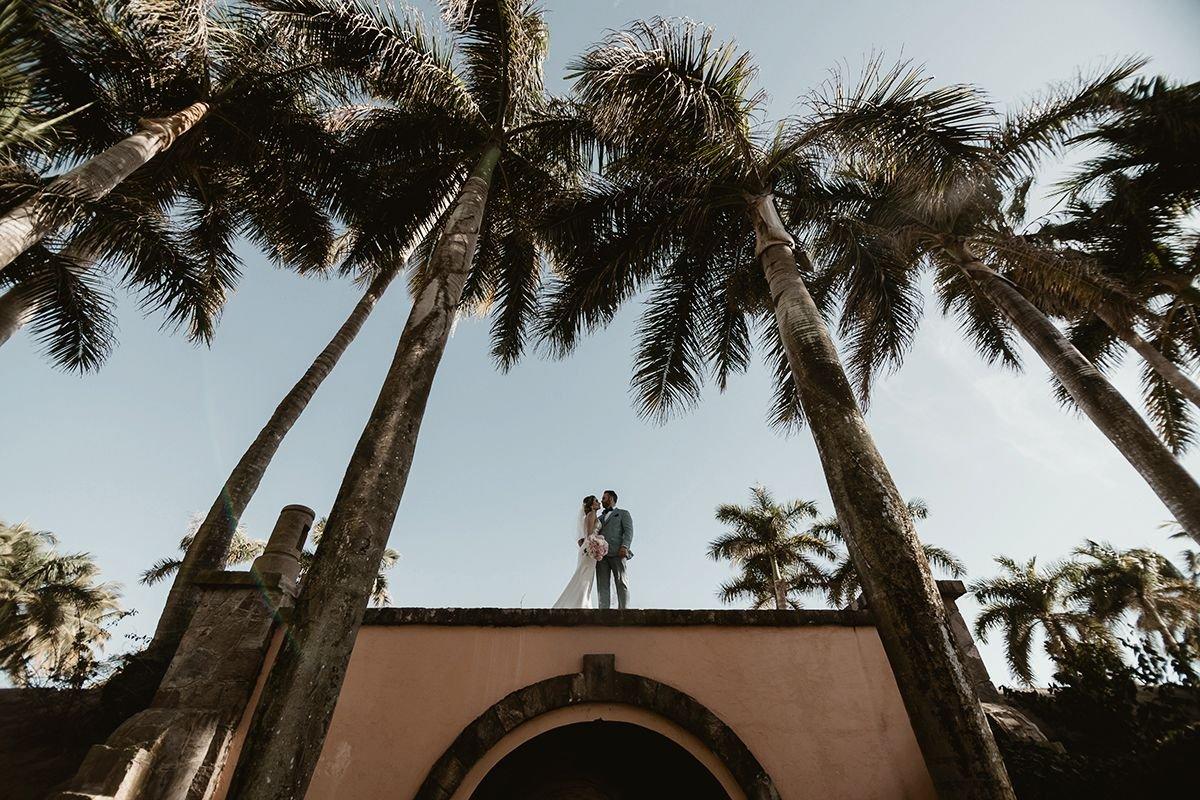 carousel-hero-element image-0