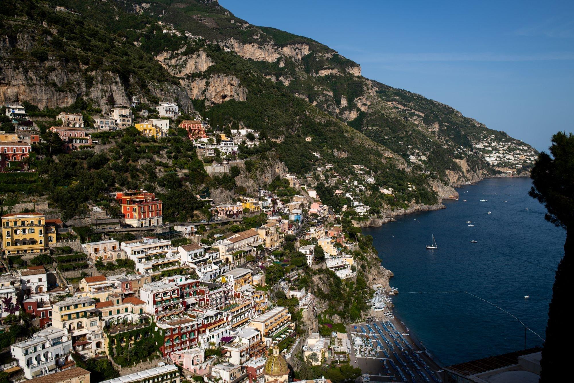 carousel-hero-element image-0